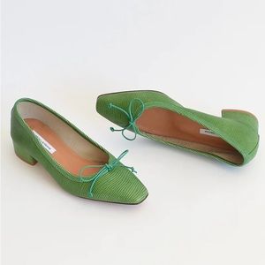 About Arianne Mina Leaf